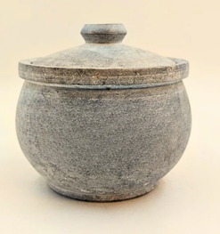 500 – 600 ML Soapstone Curd Pot | Traditional Storage for Fresh, Creamy Curd.